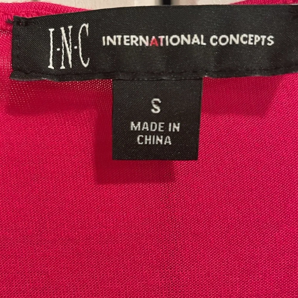 NWOT Pink Fushia V-Neck Short Sleeve Slip on Tunic Blouse, Size Small - Picture 5 of 6